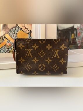 LOUIS VUITTON Toiletry Pouch 15